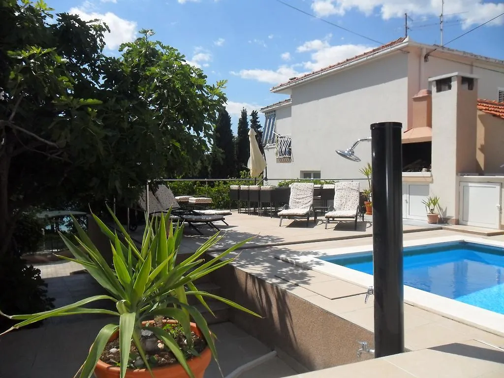 Apartments Villa Natali - Heating Pool Trogir